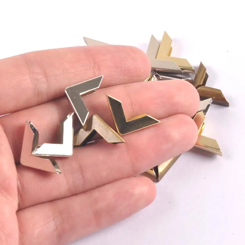 20 PCS COIN Livre En Métal Album Vintage Protections D'angle Fer Étuis