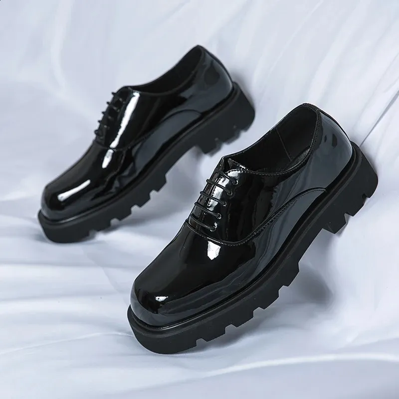 早い者勝ち Wholesale Stylish Mens Patent Leather Oxford Shoes With エプロン・三角巾