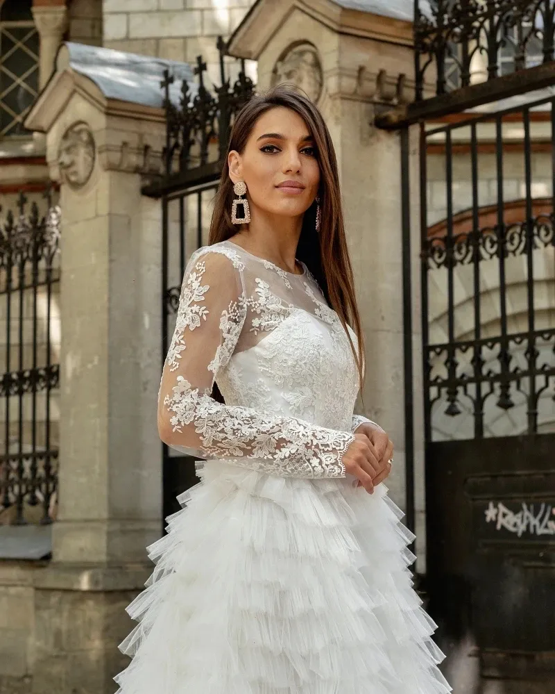 Delicate Lace Long Sleeves Tiered Wedding Dresses Tea Length A Line Garden  Wedding Gowns For Bride Women Illusion Crew Neck Hippie Ivory Tulle Vestido  De Novia De 106,32 € | DHgate, image size:800x999