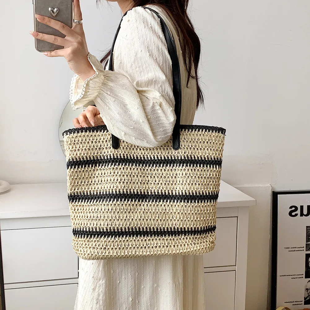 Casual Striped Large Capacity Straw Tote Bag Handmade Raffia  display picture 3