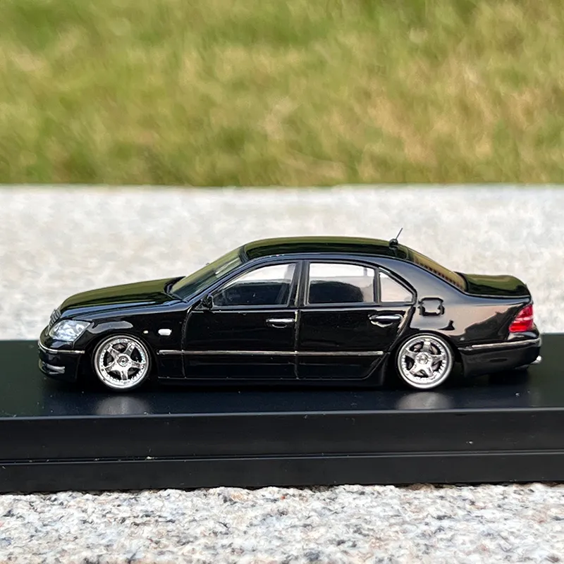 1/64 レクサス LS430 カスタム VIPレジン　モデルカー 限定版　黒 1/64 レクサス LS430 カスタム VIPレジン モデルカー 限定版 黒