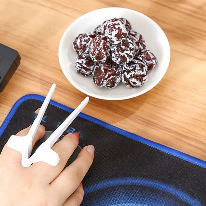 Finger Chopsticks For Gamers - Plastic Claw To Eat Snacks While Using Keyboard/Controller