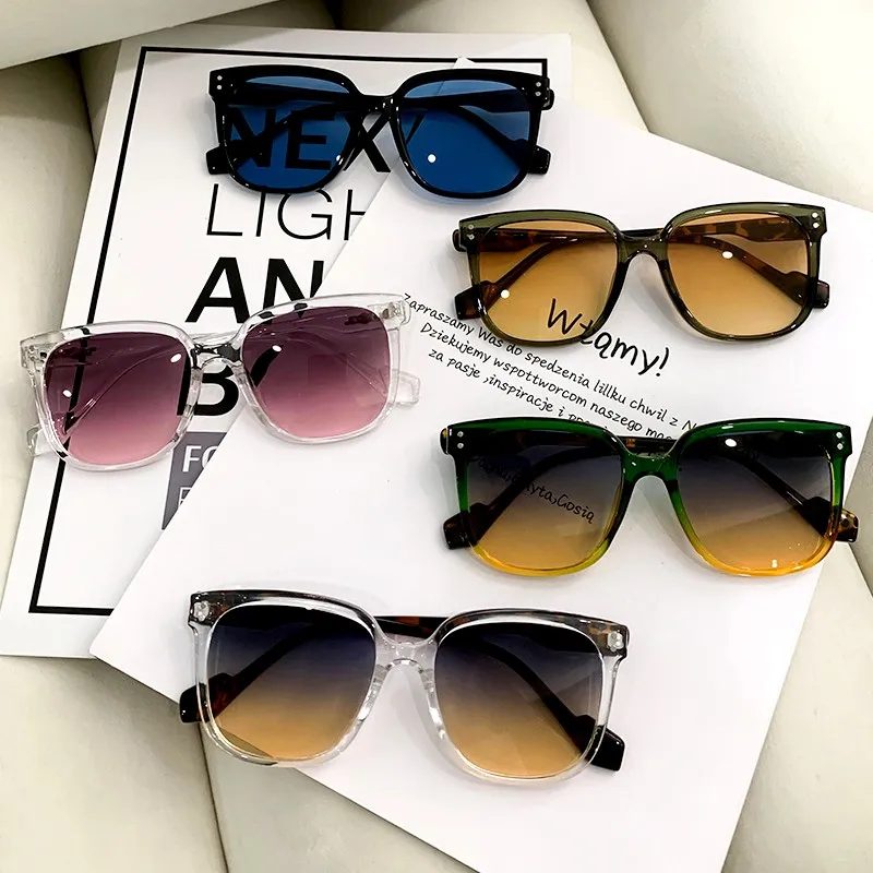 Vintage Square Sunglasses with UV400 Protection for Women  display picture 2