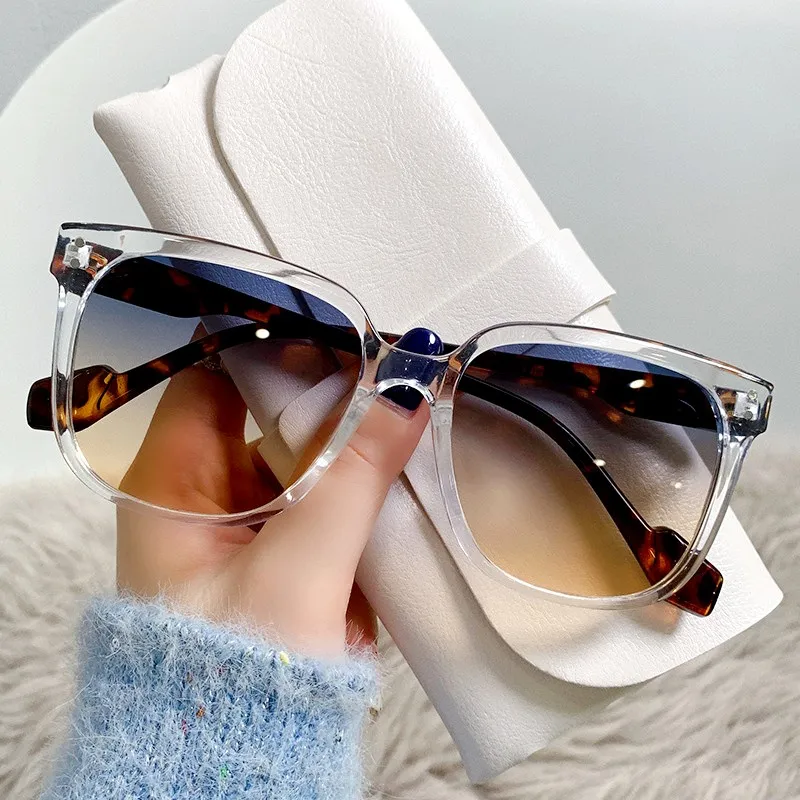 Vintage Square Sunglasses with UV400 Protection for Women  display picture 1