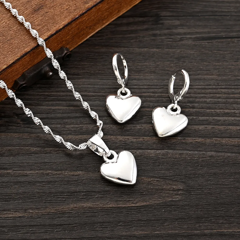 Silver Heart Earrings Dangle, Wedding Gifts Dubai: Elegant  display picture 1