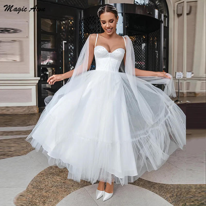 Economize muito em Vestidos De Noiva Com Alças Finas Com Miçangas Vestido  De Noiva Vintage: Vestido De Linha De Tule Branco, Tiras De Espaguete,