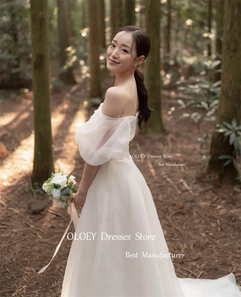 DHgate.com:Off-Shoulder Organza Wedding Gown with Corset