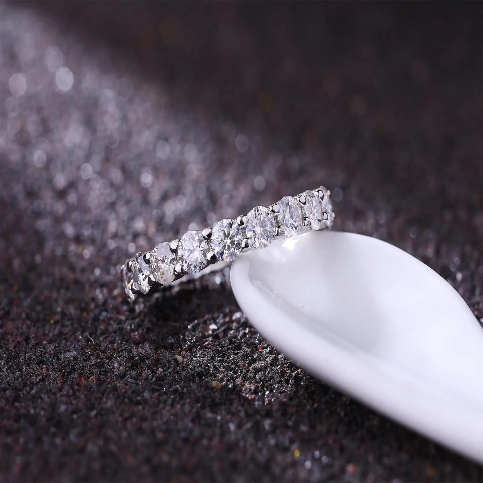 Sparkling Round Cut Moissanite Ring In 925 Sterling Silver_voghion.com