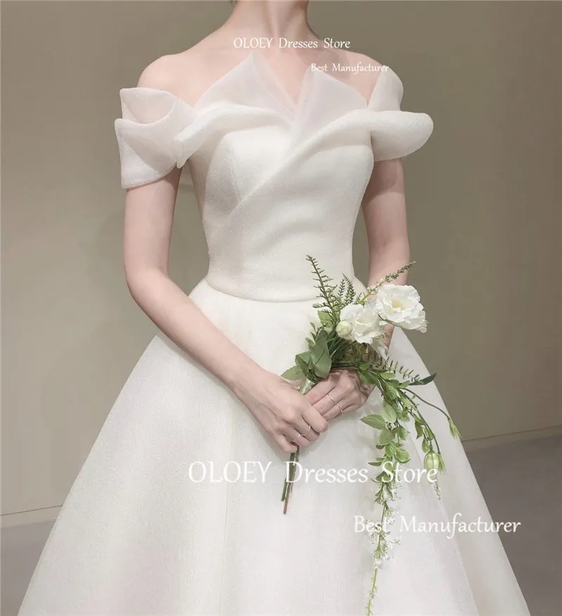 Silk Organza A-Line Wedding Dress with Off the Shoulder Sleeves for Bridal  Photoshoot from Dhgate Bridal Veils - price 112.91