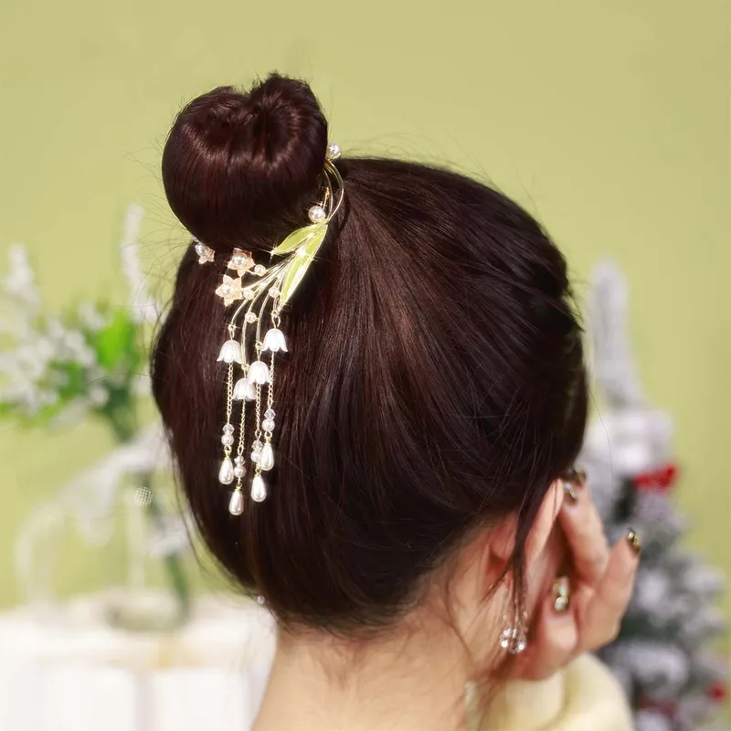 DHgate.com:Bell Orchid Flower Hair Claw Clip Tassel Pill
