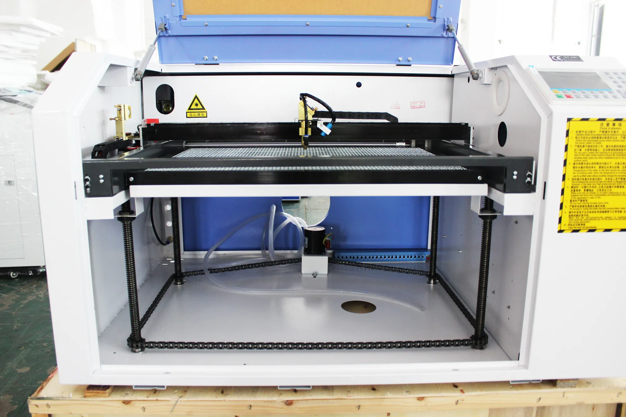 アクリル、MDF、合板用のCO2レーザー切断彫刻機 600x400mm、100W 40W 