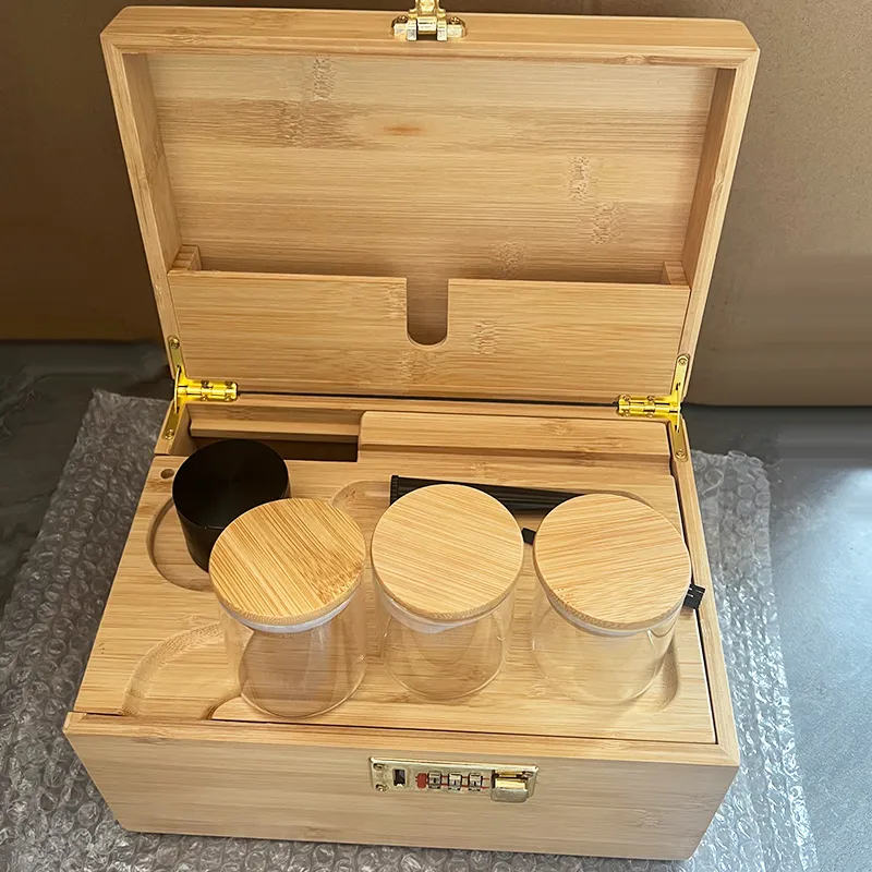 De Houten Kist Grote Grinder Kan Ook Andere Accessoires Bevatten, Zoals Geld Of
