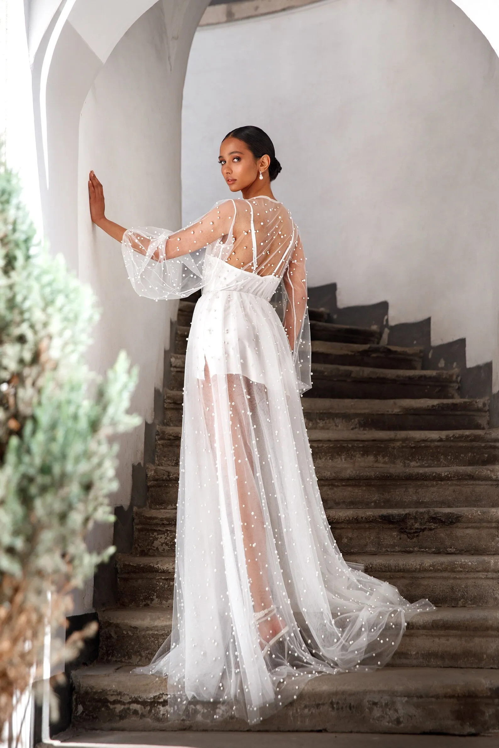 Elegant Long Sleeve Tulle Wedding Jacket with Pearls Sheer Bridal Coat ZJ082