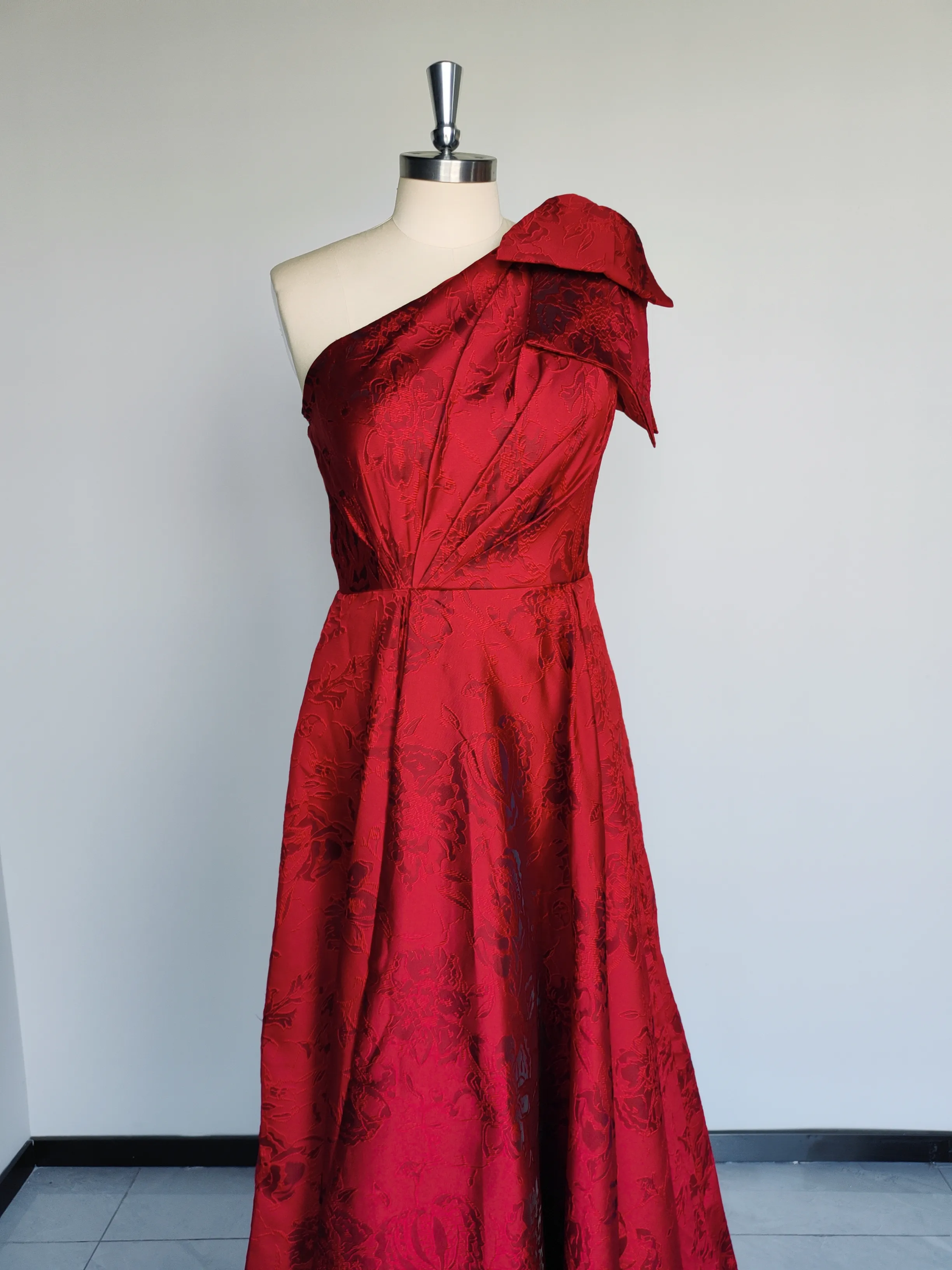 Luxury Red Bow A-line Red lace prom dress with Flower Print - Elegant One Shoulder Ball Gown for Formal Evening Party (2024)