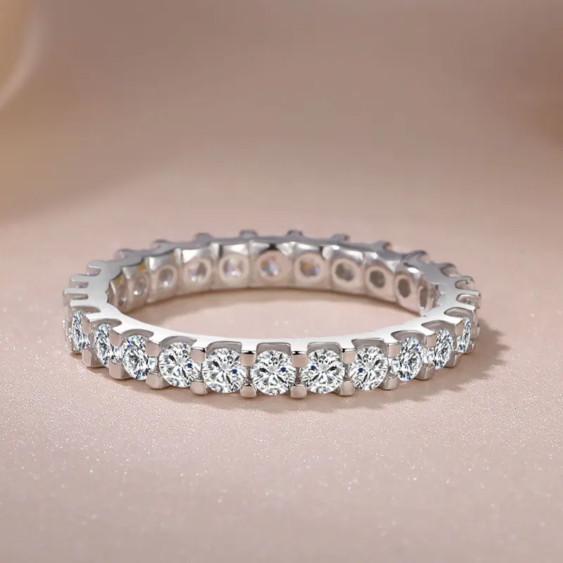 Sparkling Round Cut Moissanite Ring In 925 Sterling Silver_voghion.com