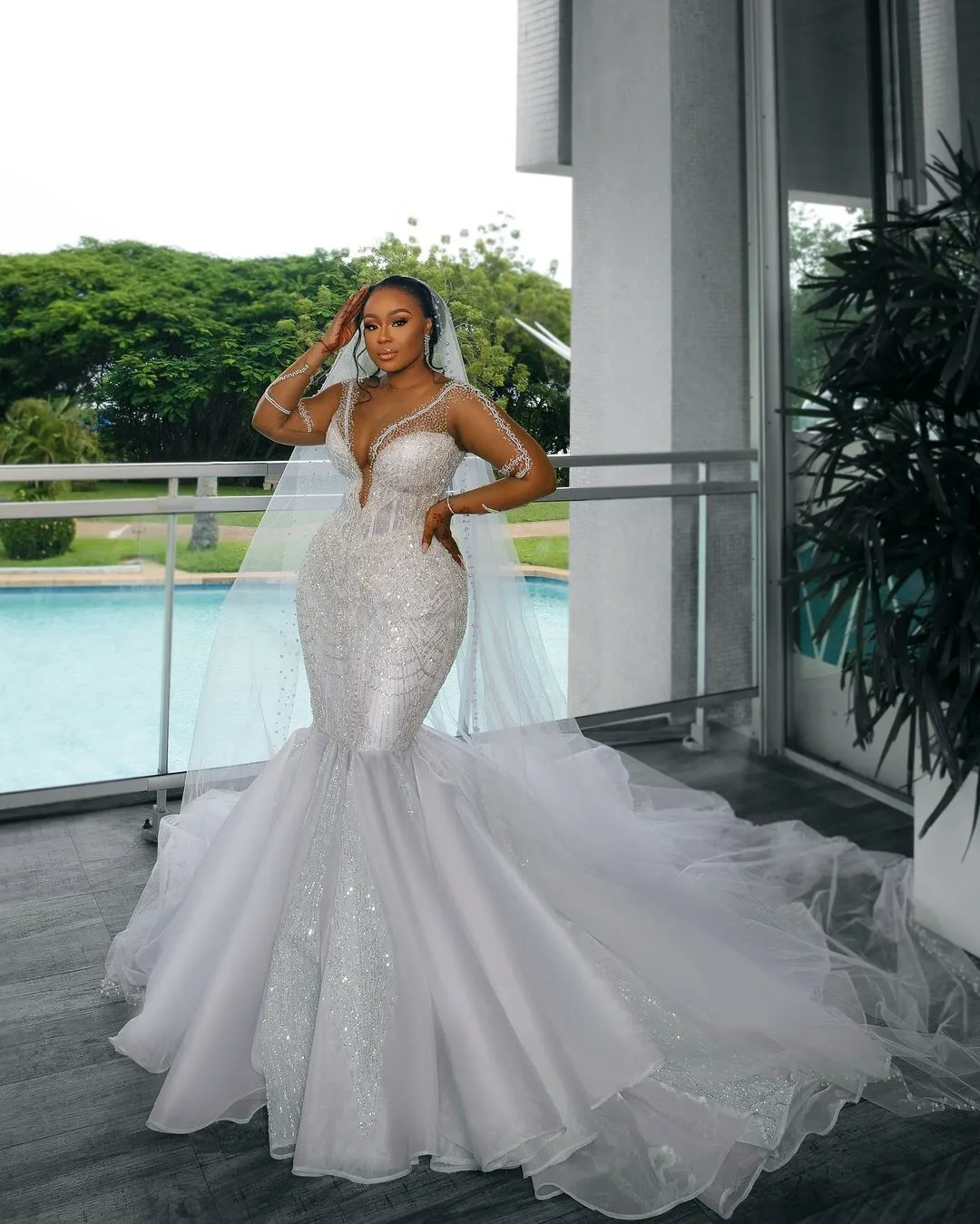 フリル付きビーズ装飾ドレス ビーズ装飾スリットレースドレス