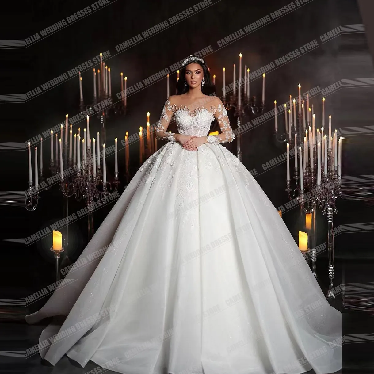 Elegant Satin Wedding Dress: Sweetheart Lace Appliques, Floor