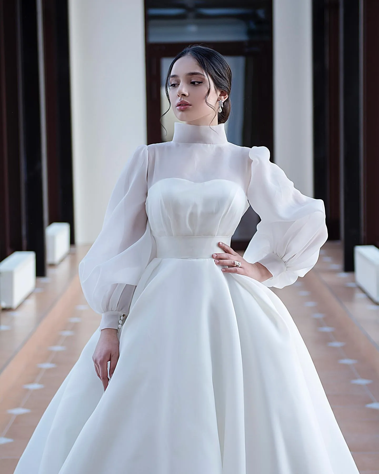 Halter Neck Organza Wedding Dress with Lace-Up Back and Court Train, Full  Sleeves, Custom Made from Dhgate Bridal Gloves - price 119.57