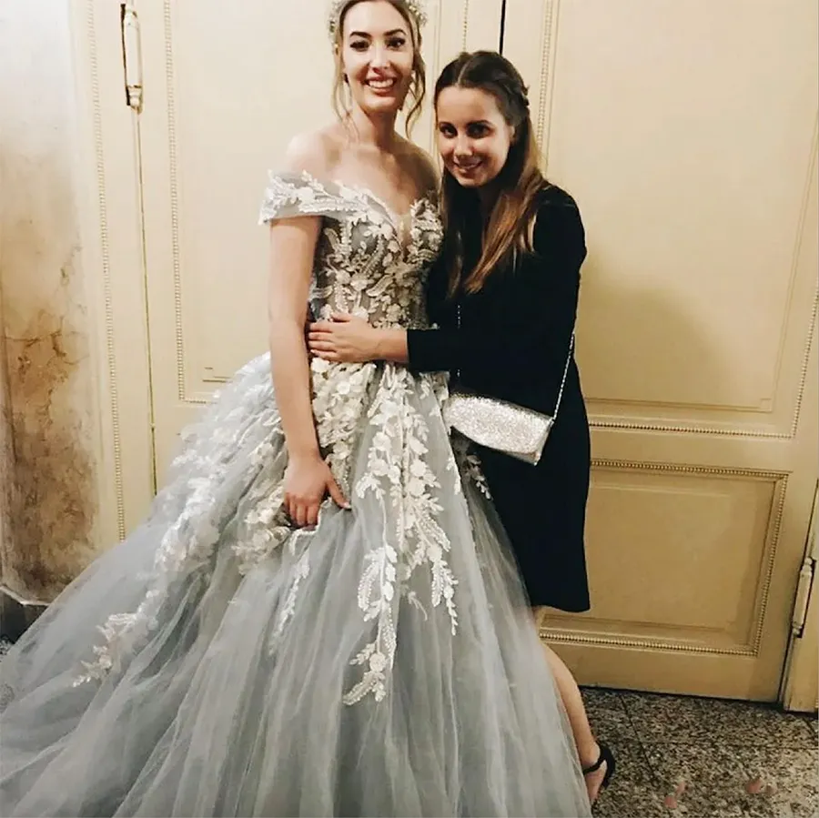 flower lace v-neck wedding dress with empire waist Elegant Tulle A-line V-neck Floral Lace Wedding Dresses, Bridal Gown, MW1009