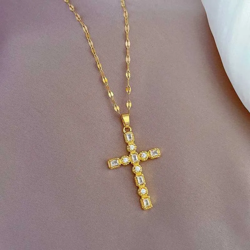 Pendant Necklaces Classic Personalized Jesus Stainless Steel Cross Necklace Fashionable European and American Versatile_voghion.com
