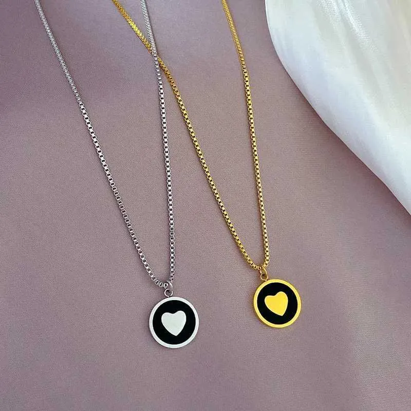Collane Collana con ciondolo a forma di cuore semplice per donna in acciaio inossidabile con moneta rotonda, disco smaltato, ciondolo girocollo unisex, gioielli pop_voghion.com