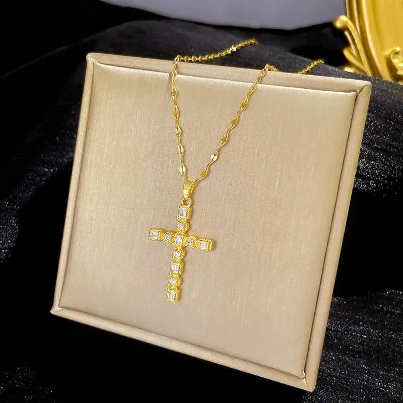 Pendant Necklaces Classic Personalized Jesus Stainless Steel Cross Necklace Fashionable European and American Versatile_voghion.com