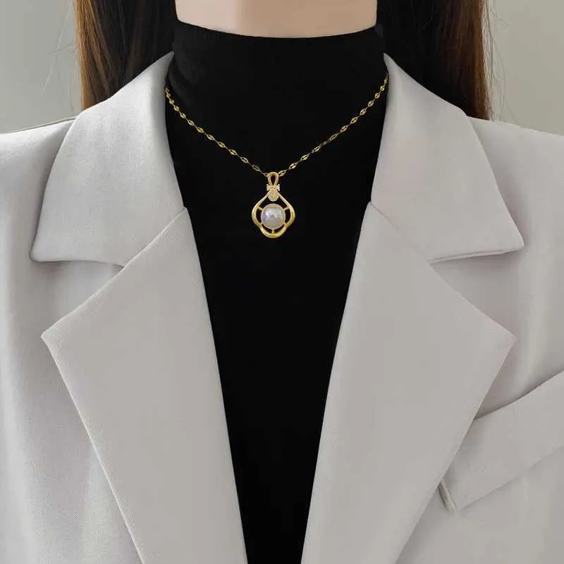 Exquisite Pearl Pendant Necklace Light Luxurious Clavicle Chain_voghion.com