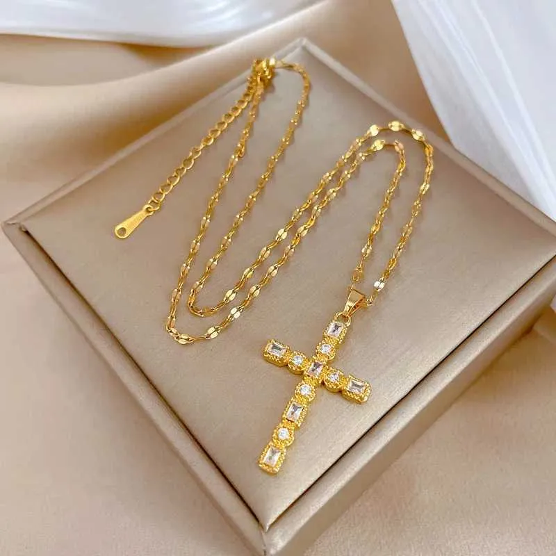 Pendant Necklaces Classic Personalized Jesus Stainless Steel Cross Necklace Fashionable European and American Versatile_voghion.com