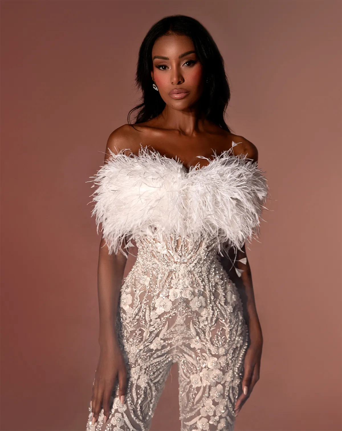Classic Feather Wedding Dress Sequins Pearls Bridal Gowns Appliques Lace Illusion Custom Made Bride Dresses Vestido de novia Classic Feather Wedding Dress Sequins Pearls Bridal Gowns Appliques Lace Illusion Custom Made Bride Dresses Vestido de novia