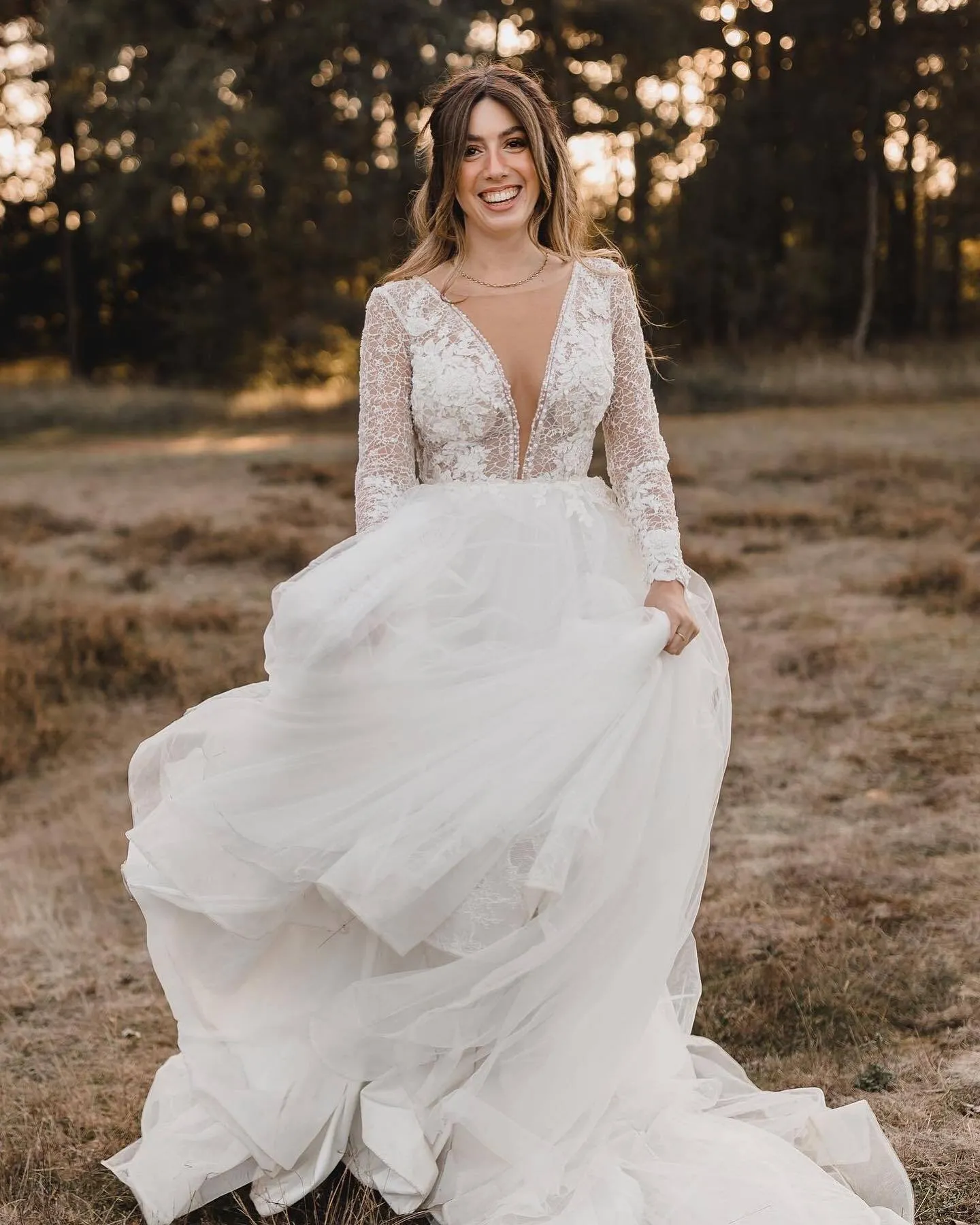 Long Sleeve V Neck Chiffon Lace A Line Wedding Dress for Garden Country Bridal Gowns 2024