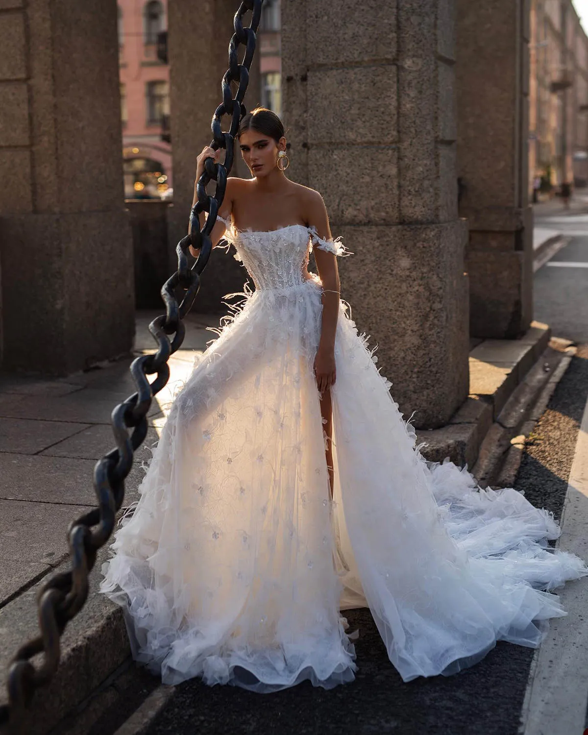 Vestidos De Novia Fuera Del Hombro Con Tren: Vestido De Novia De Apliques  Sin Respaldo, Hecho A Medida De 290,65 € | DHgate, image size:1200x1500
