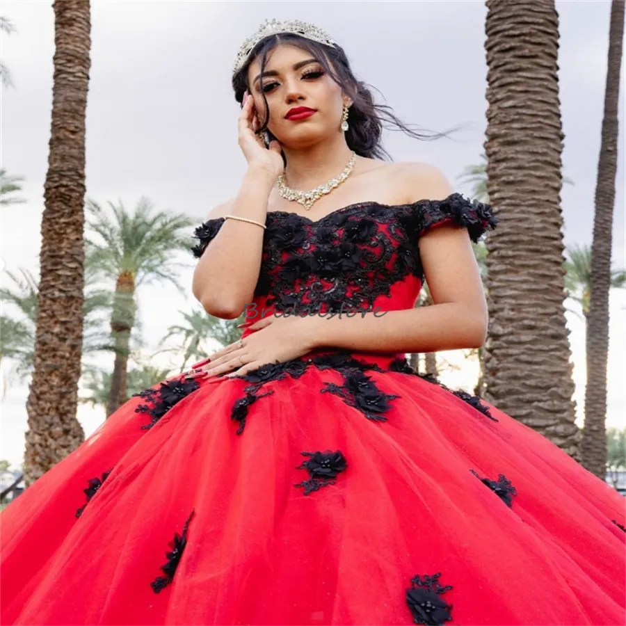 Meksika K rm z Siyah Quinceanera Elbiseler 2024 Omuz Cicekleri Kapal Dantel Vestidos De 15 Anos XV Lujo On Alt Do um Gunu Partisi Elbise Boncuklu