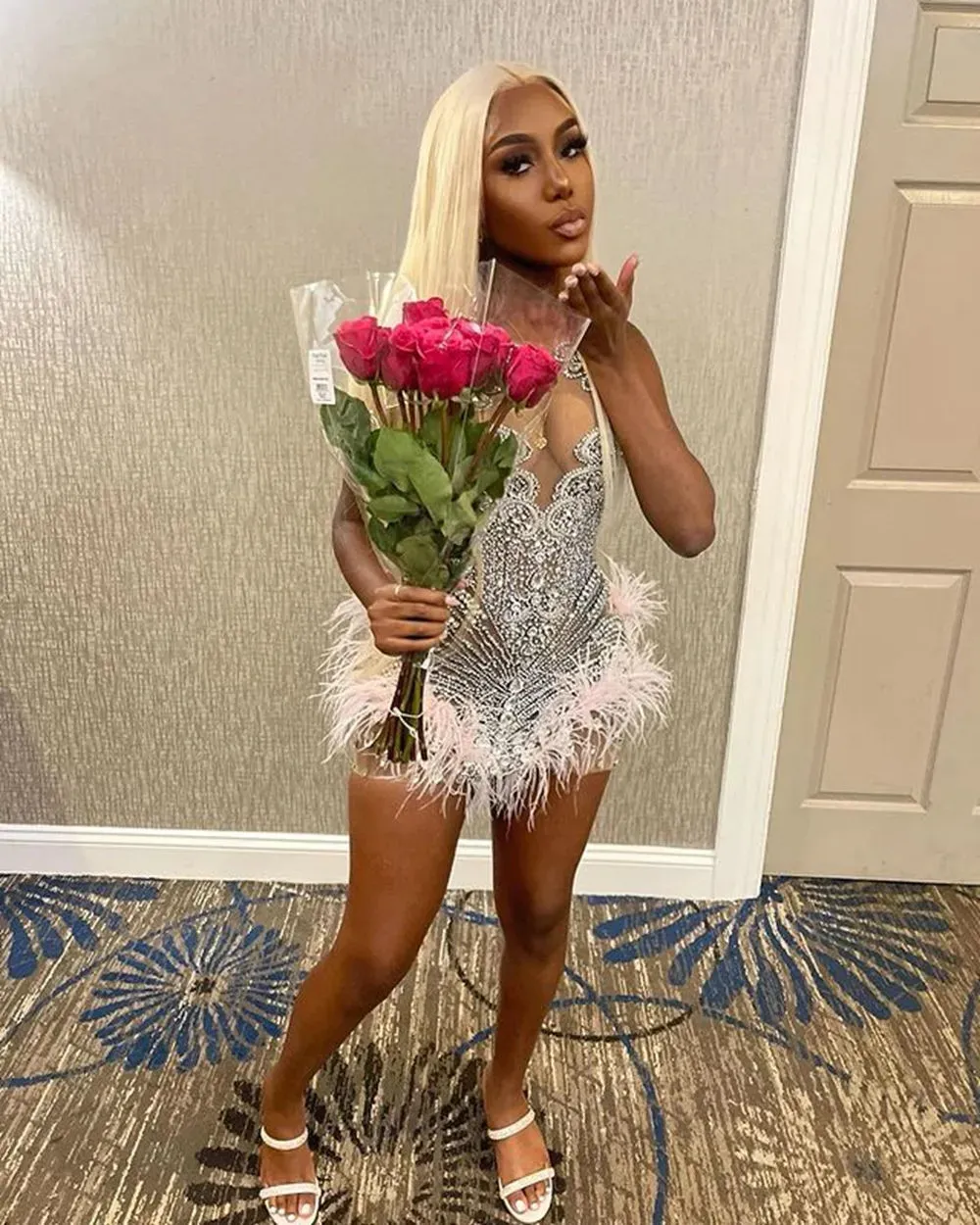 Short Silver Crystal Beaded Feather Tulle Prom Dress with Zipper Back for Homecoming from Dhgate Prom Dresses - price 153.49 Short Silver Crystal Beaded Feather Tulle Prom Dress with Zipper Back for Homecoming from Dhgate Prom Dresses - price 153.49