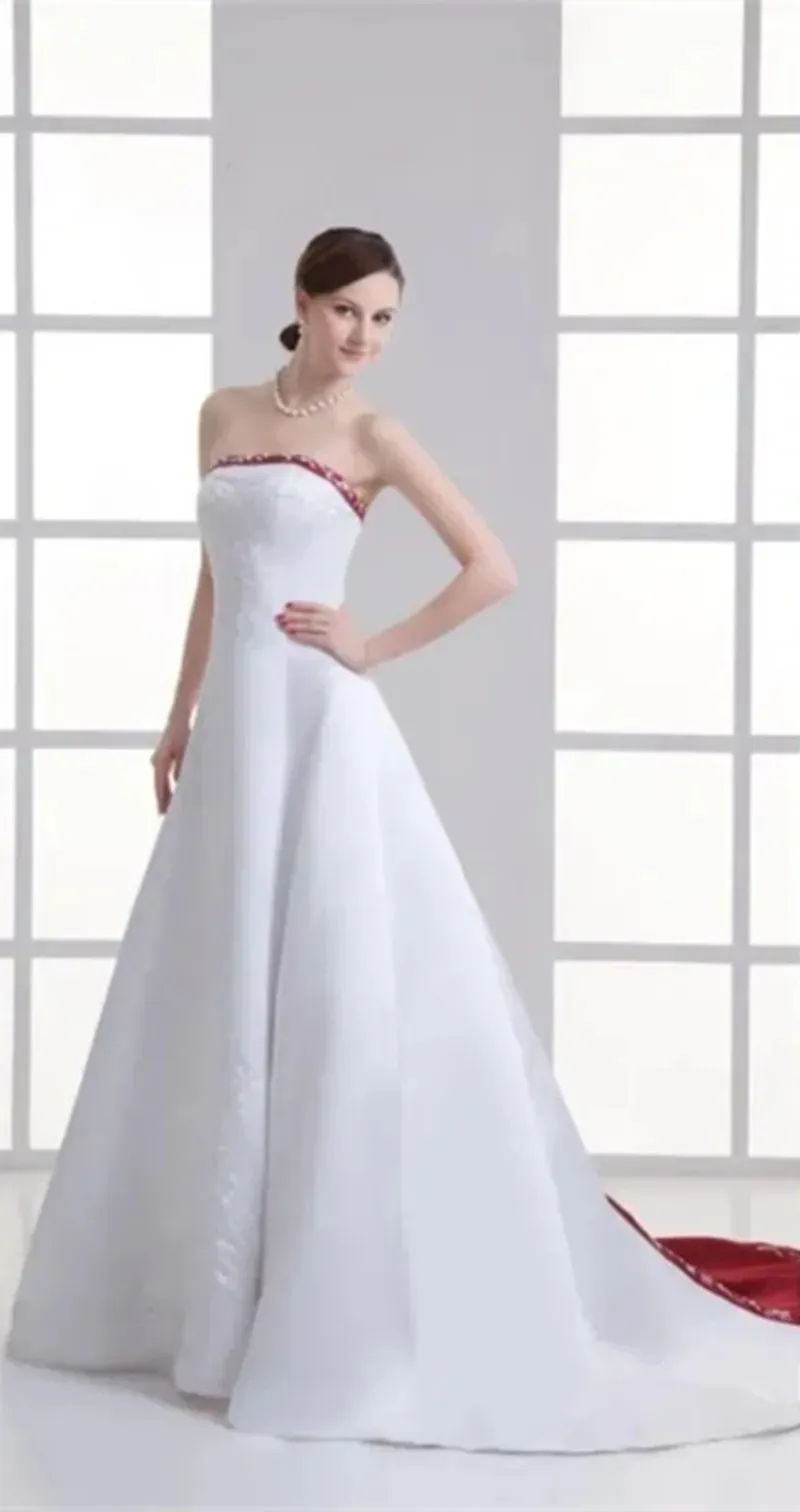 Elegant Green and White Satin Wedding Dress with Strapless and Lace-Up Buttons