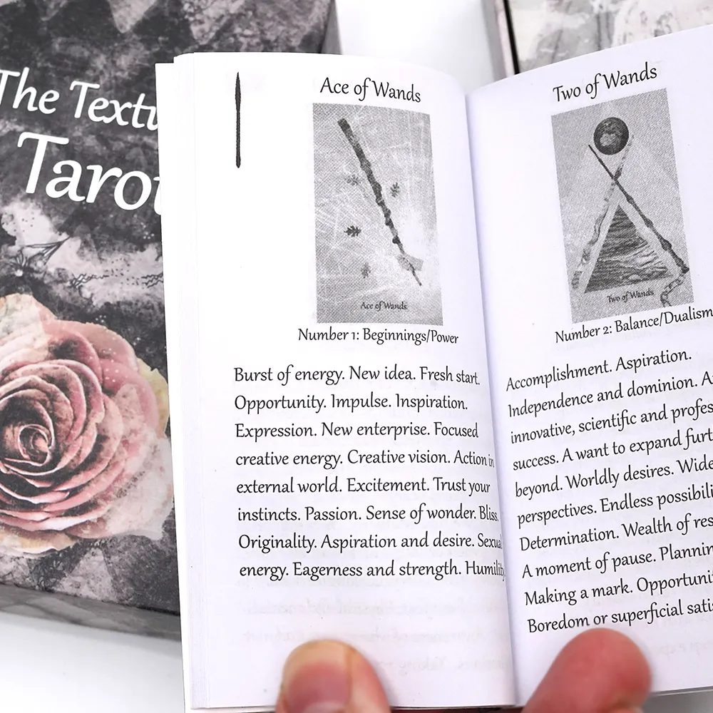 【日本未発売】The Textured Tarot 78枚デッキ 日本未発売】The Textured Tarot 78枚デッキ