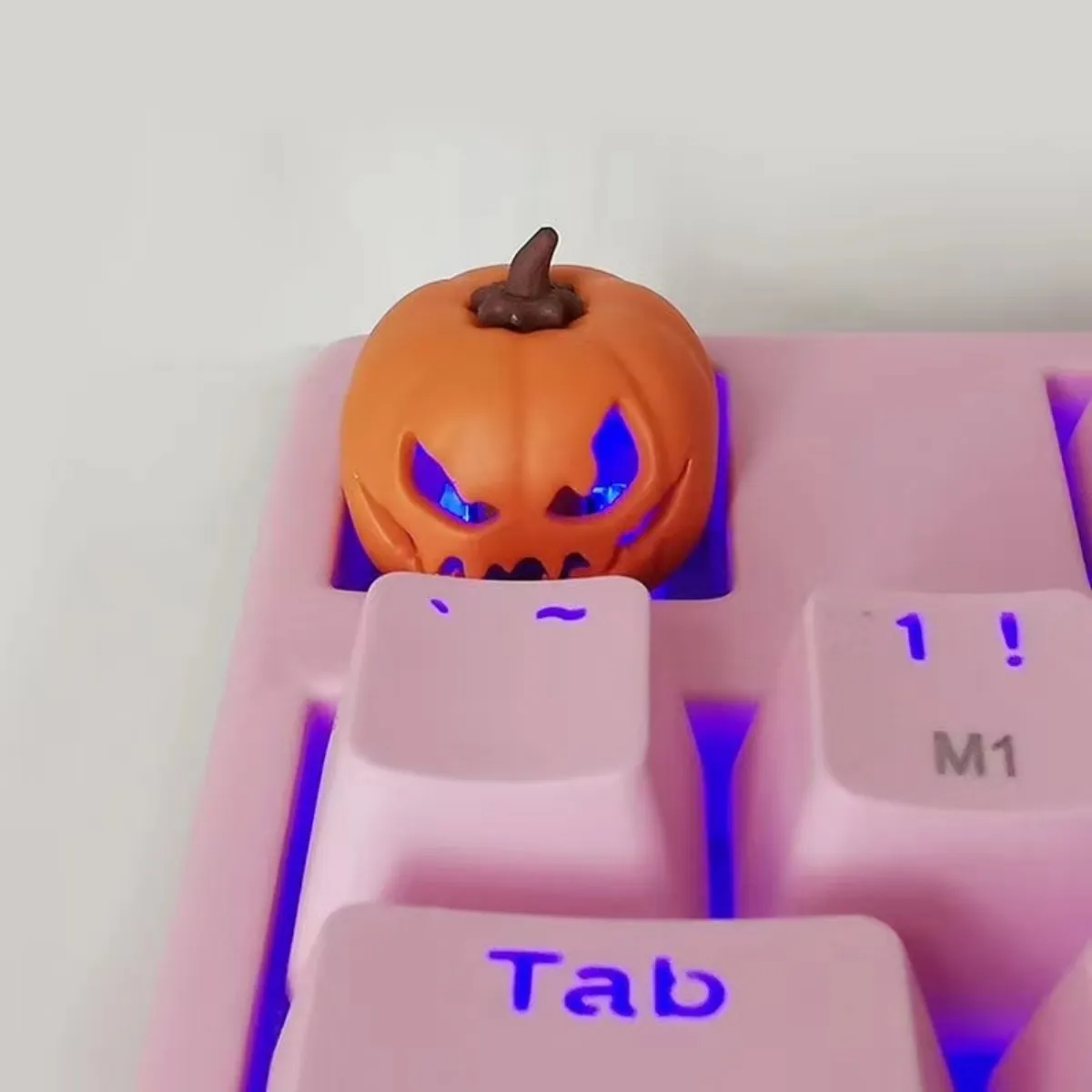 Halloween Pumpkin Keycap – Backlit Mechanical Keyboard Decoration, Glow-in-the-Key Style Novelty Key-623636