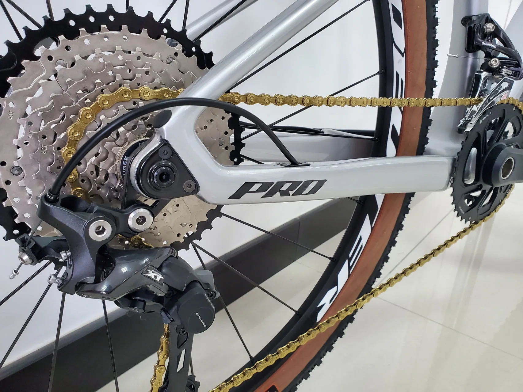 10 11 12 Speed Bike Chain SLA Silver Hollow Gold Oil Slick Titanium MTB Road Bike Chain From Homepro11 32.72 DHgate.Com