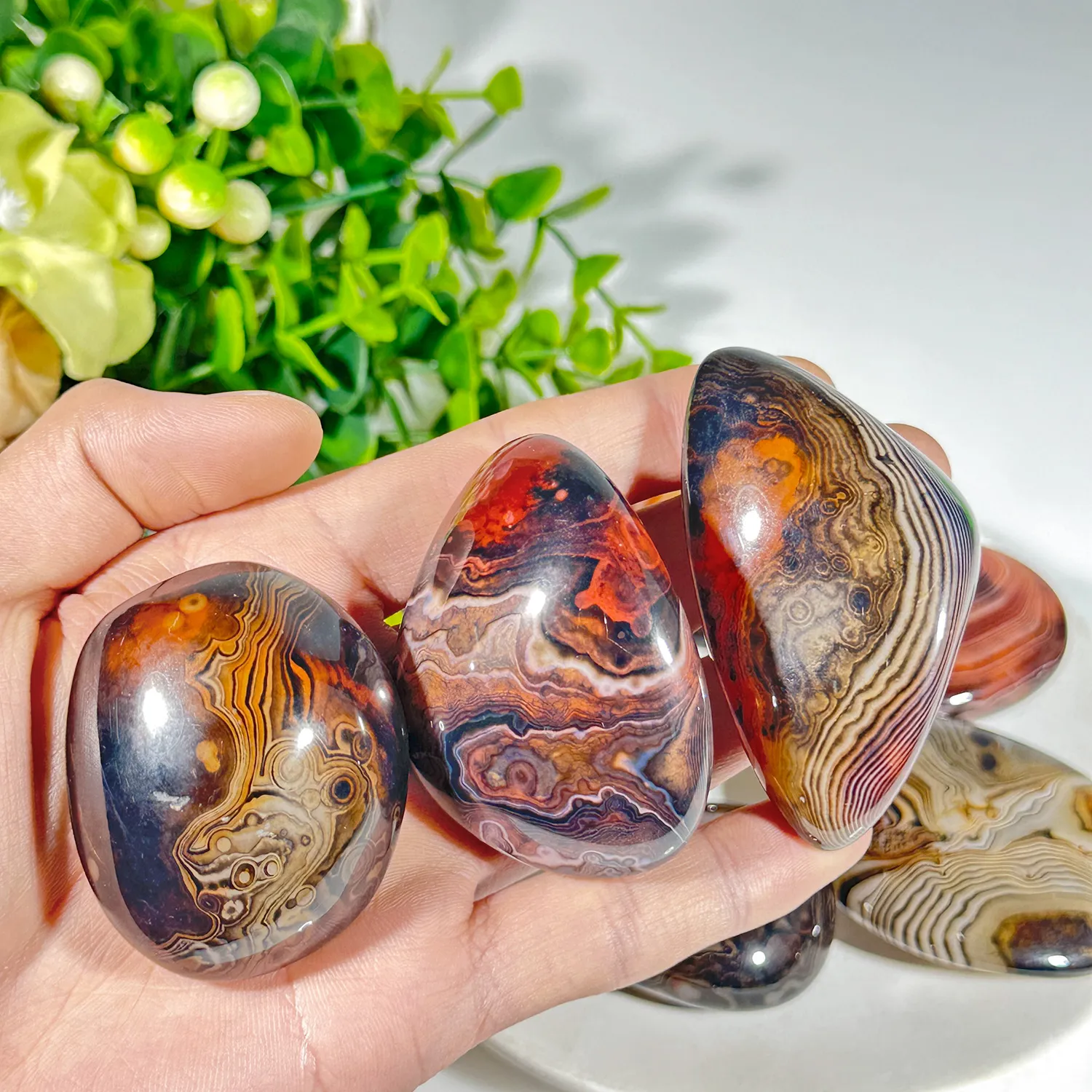 DHgate.com:1pc Colorful Banded Silk Agate Sardonyx Palm