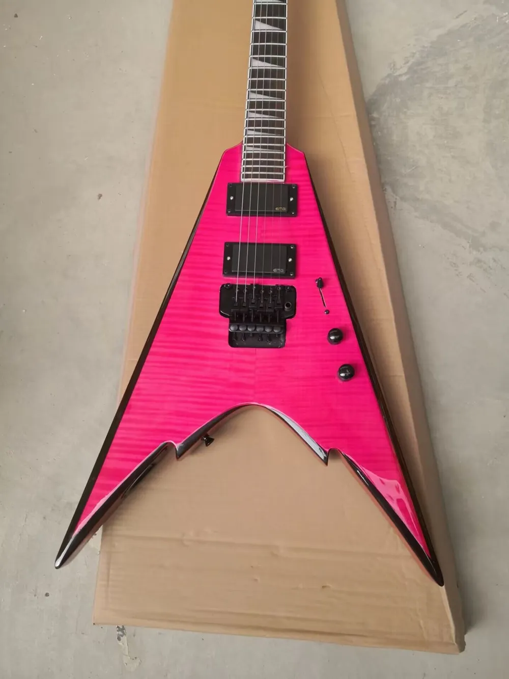 Guitarra Elétrica Rosa Com Escala De Jacarandá, De $1.583,35