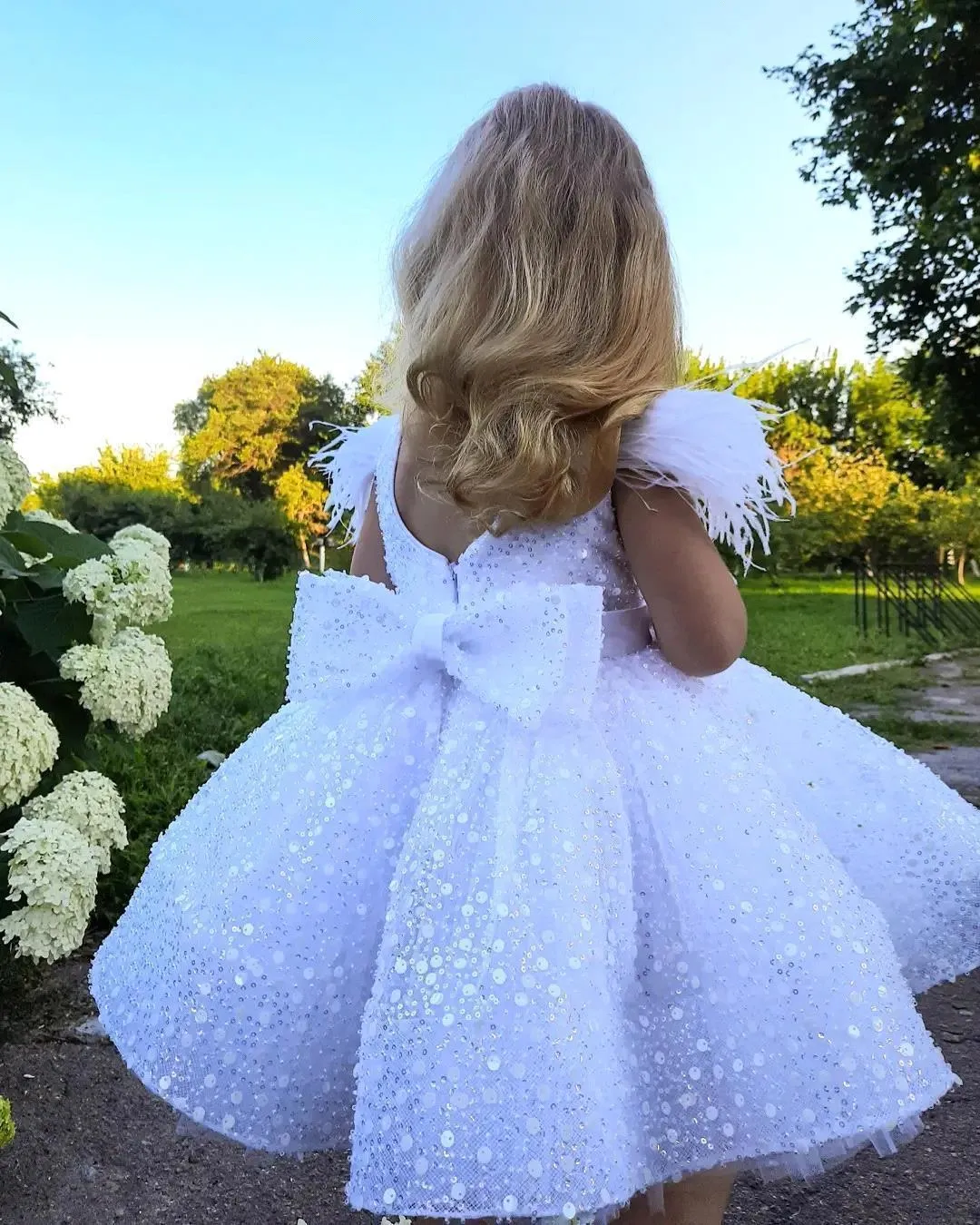 Cute Lace Flower Girls Dresses Crew New Knee Length Tutu A Line Girls' Party Gowns With Bow Tie