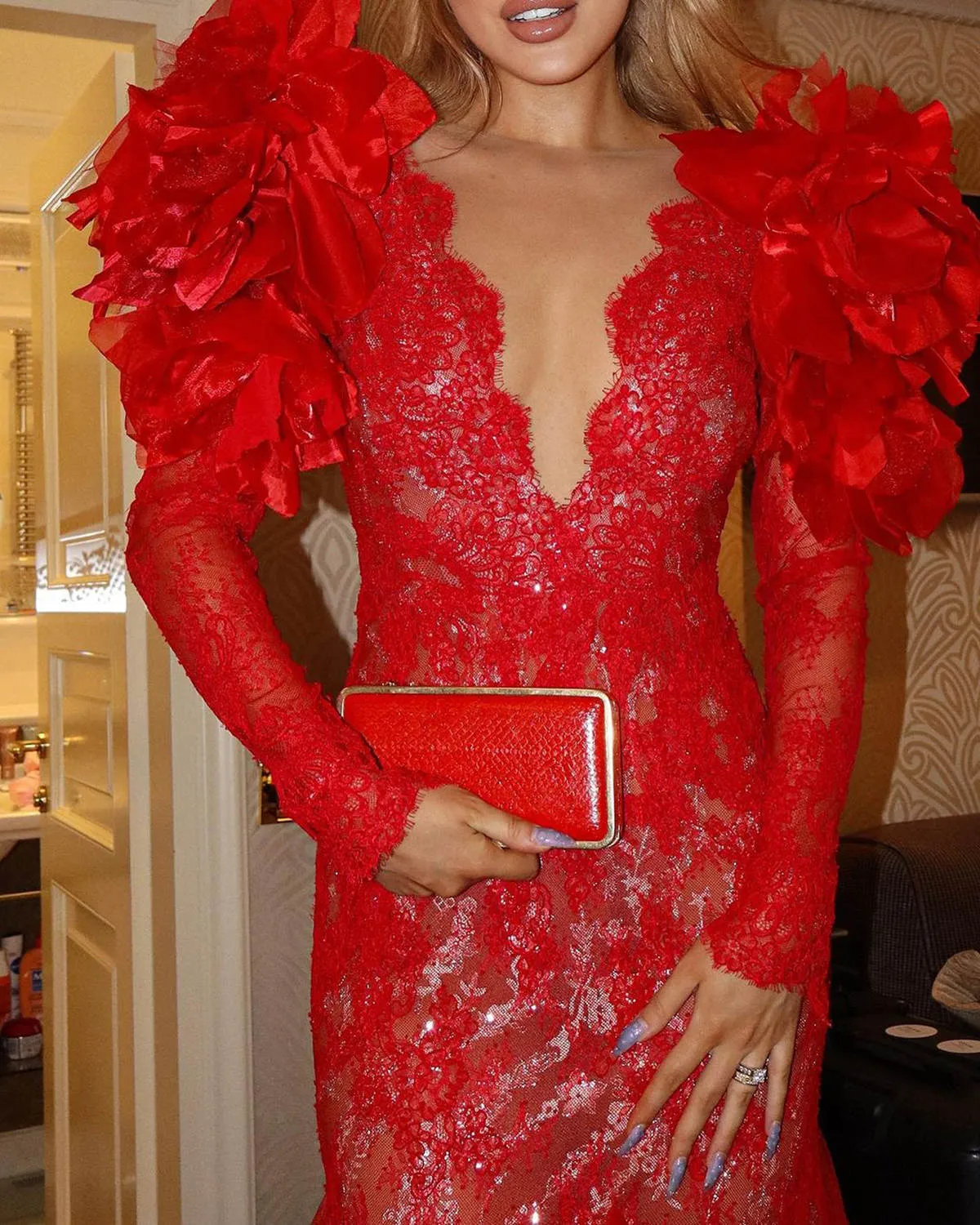 Red Prom Dress for Black Women Lace Trumpet Mermaid Long Sleeve Evening Gown  with Deep V-Neck and Sweep Train from Dhgate Prom Dresses - price 147.14