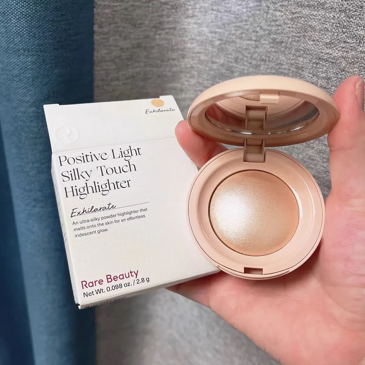 Enlighten 2.8g Rare Beauty Powder Highlighter With Positive Enlighten 2.8g Rare Beauty Powder Highlighter With Positive