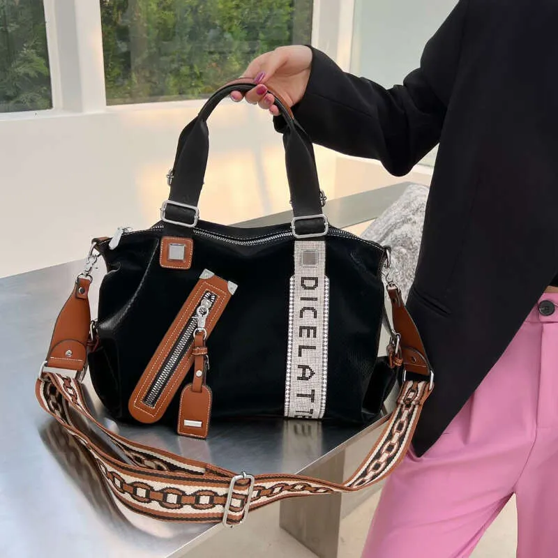 Sac à Bandoulière En Cuir PU Clouté - Look Unique Et Moderne, Intérieur Spacieux, Idéal Pour Un Style Affirmé Au Quotidien