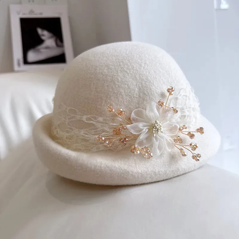 Womens Beret Hat: Elegant Wool Wedding Hat With Rhinestone  display picture 3