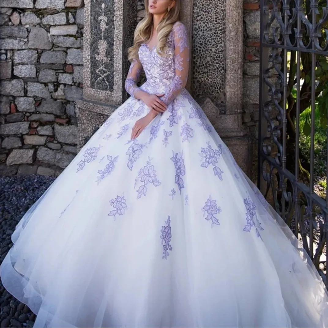 Long Sleeve A-line Sheer Tulle Elegant Appliques Wedding Dress Long Sleeve A-line Sheer Tulle Elegant Appliques Wedding Dress