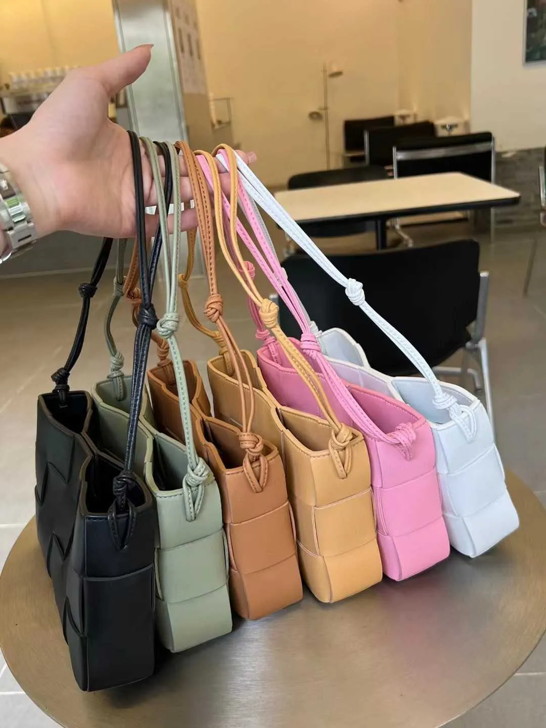 Women s Woven Leather Crossbody Bag Designer Venetabottes Jodie Knitted Knotted Handstitched Mirror Quality Soft Leather Tote Bag