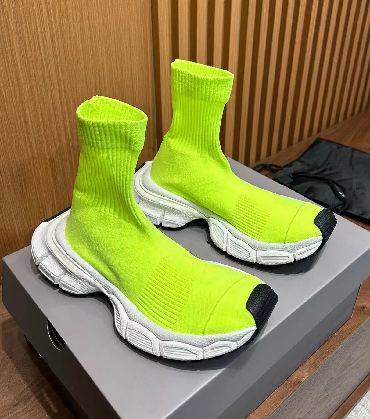 Latest High-Tops Sock Shoes Breathable Flat Sneakers Fashion Sports Casual  Men Shoes - China Footwear and Shoes price | Made-in-China.com