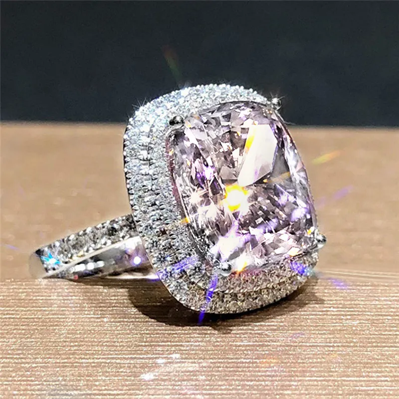 Lussuoso anello solitario da sposa per lei - Design personalizzato con pietra rosa a forma quadrata e lavorazione artigianale eccezionale._voghion.com