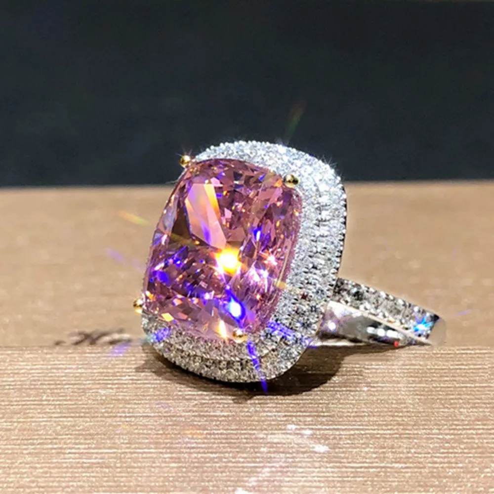 Lussuoso anello solitario da sposa per lei - Design personalizzato con pietra rosa a forma quadrata e lavorazione artigianale eccezionale._voghion.com