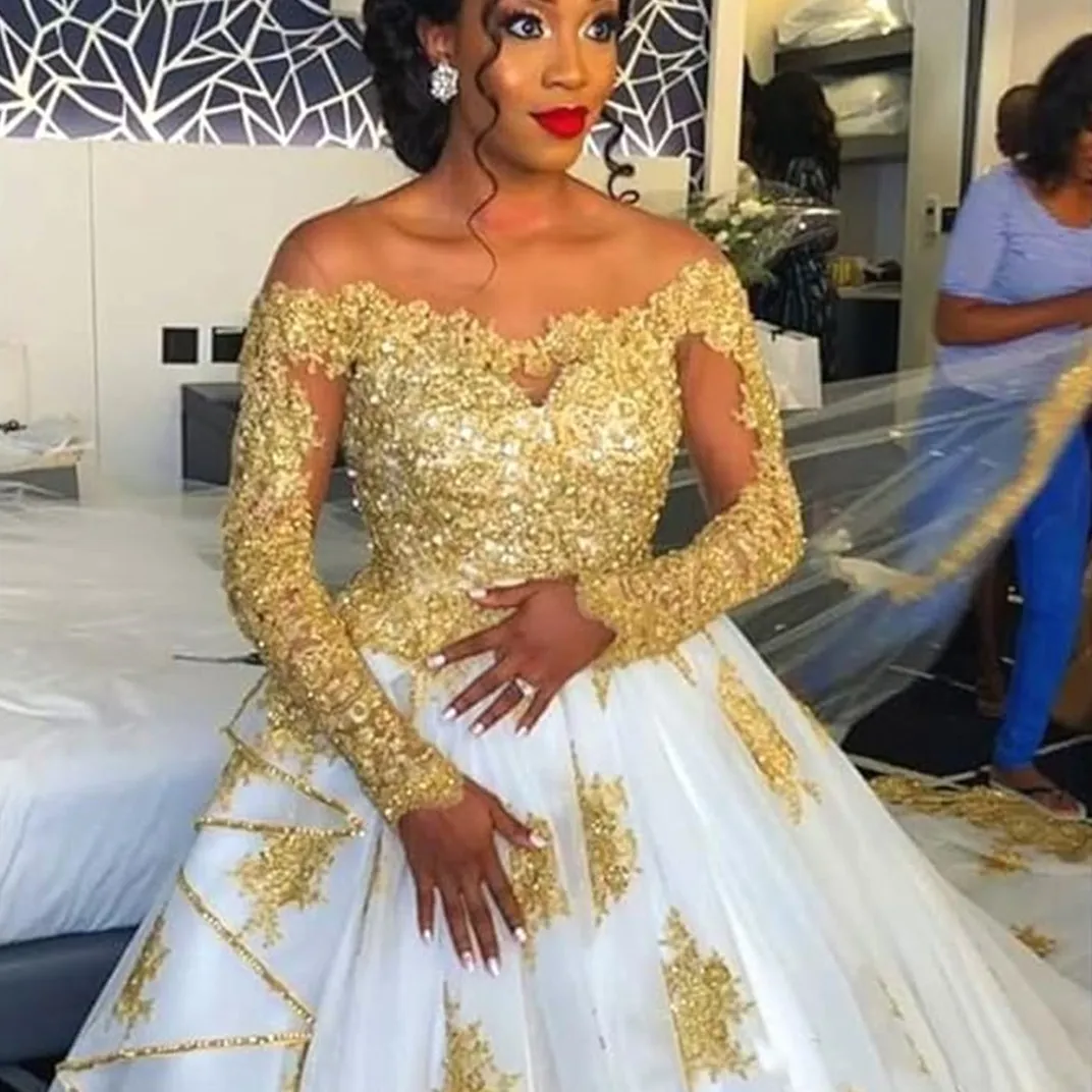 Bohemian Chiffon yellow dress for wedding with V-Neck, Long Sleeves, Lace Applique, and Backless - 2023 Bridal Gown for Women (Vestidos de Novia 01)